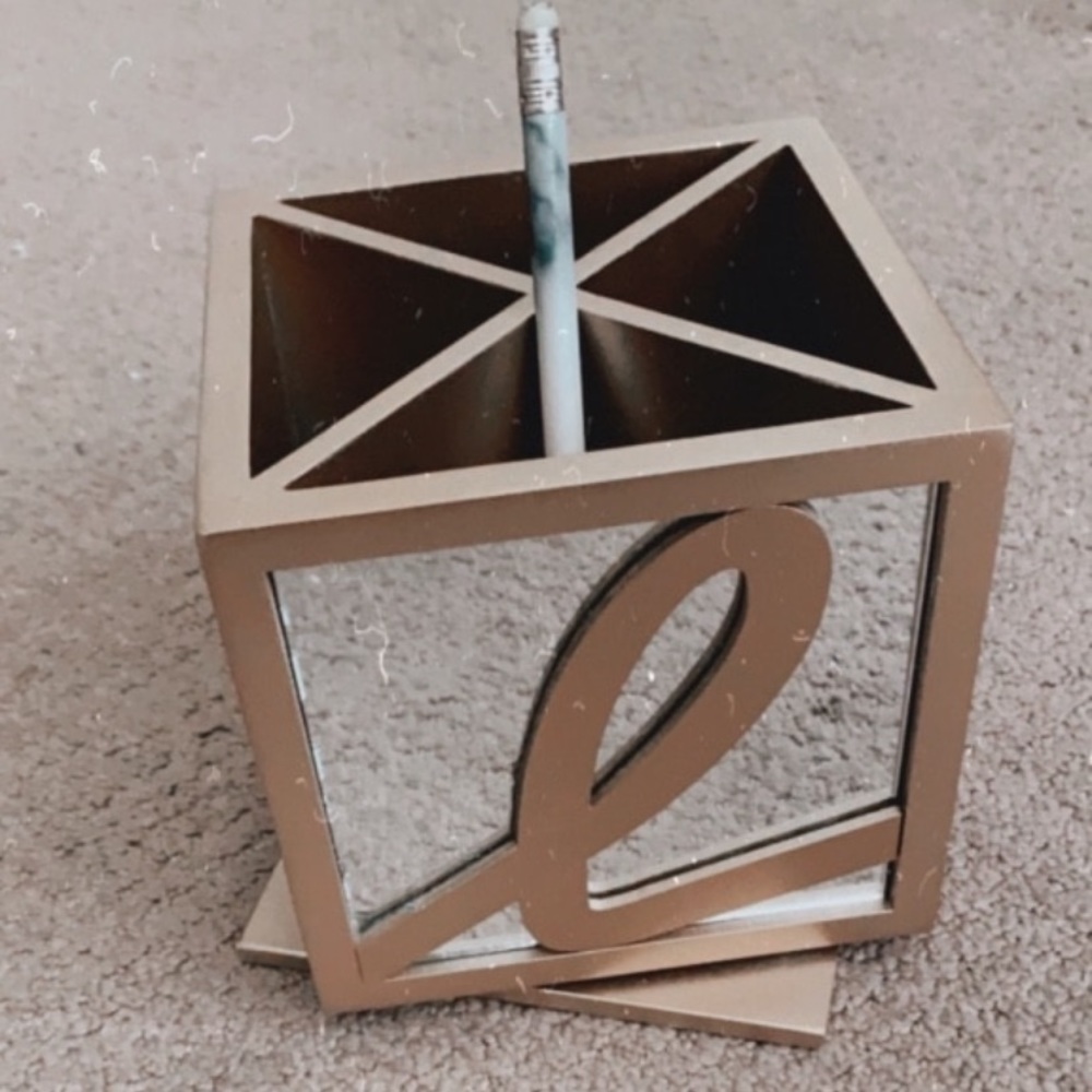 Pen holder (make offer or bundle)